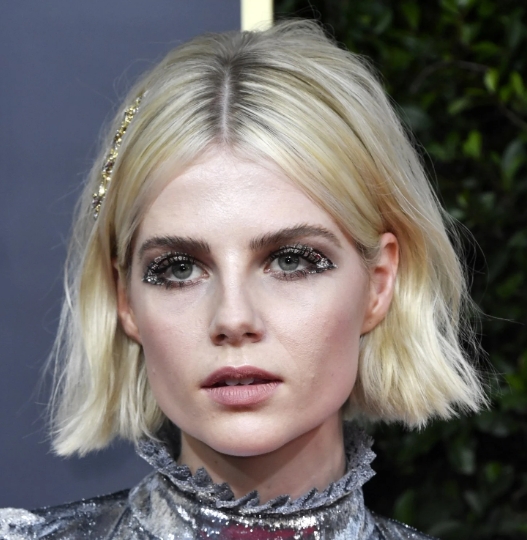 blunt-bob-haircut-lucy-boynton.jpg